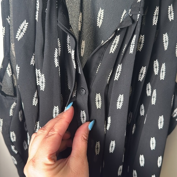 Worthington Black Business Casual Tank Geometric Button Down Blouse Size Medium - Picture 4 of 6